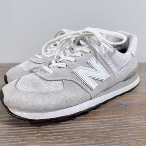New Balance 574
Needs new insoles